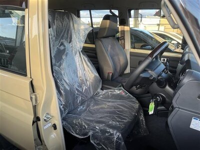 TOYOTA LAND CRUISER 70 - 7