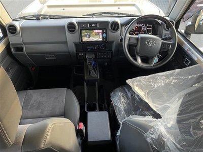 TOYOTA LAND CRUISER 70 - 9