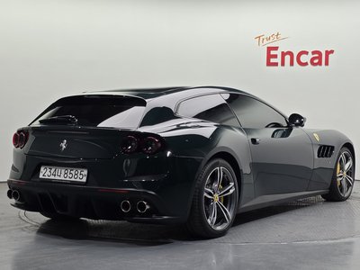 2019 Ferrari GTC4 LUSSO photo 3