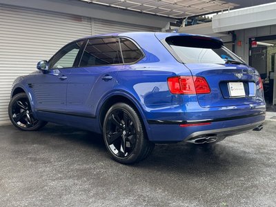 BENTLEY BENTAYGA - 7