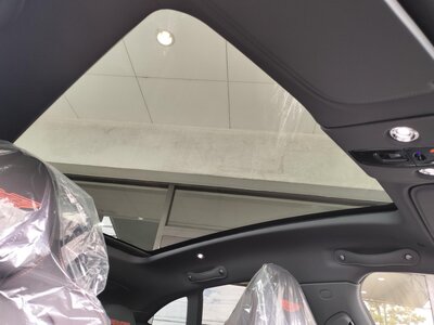 ASTON MARTIN DBX - 3