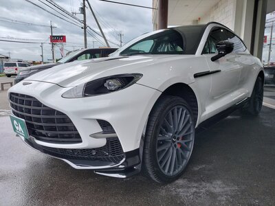 ASTON MARTIN DBX - 10