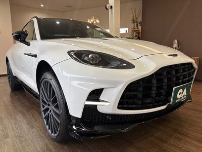 ASTON MARTIN DBX