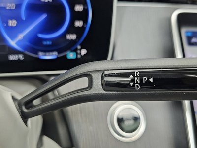 MERCEDES-BENZ EQE - 9