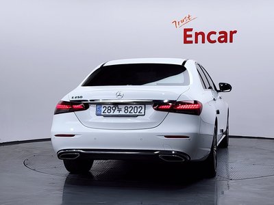 MERCEDES-BENZ E-CLASS - 3