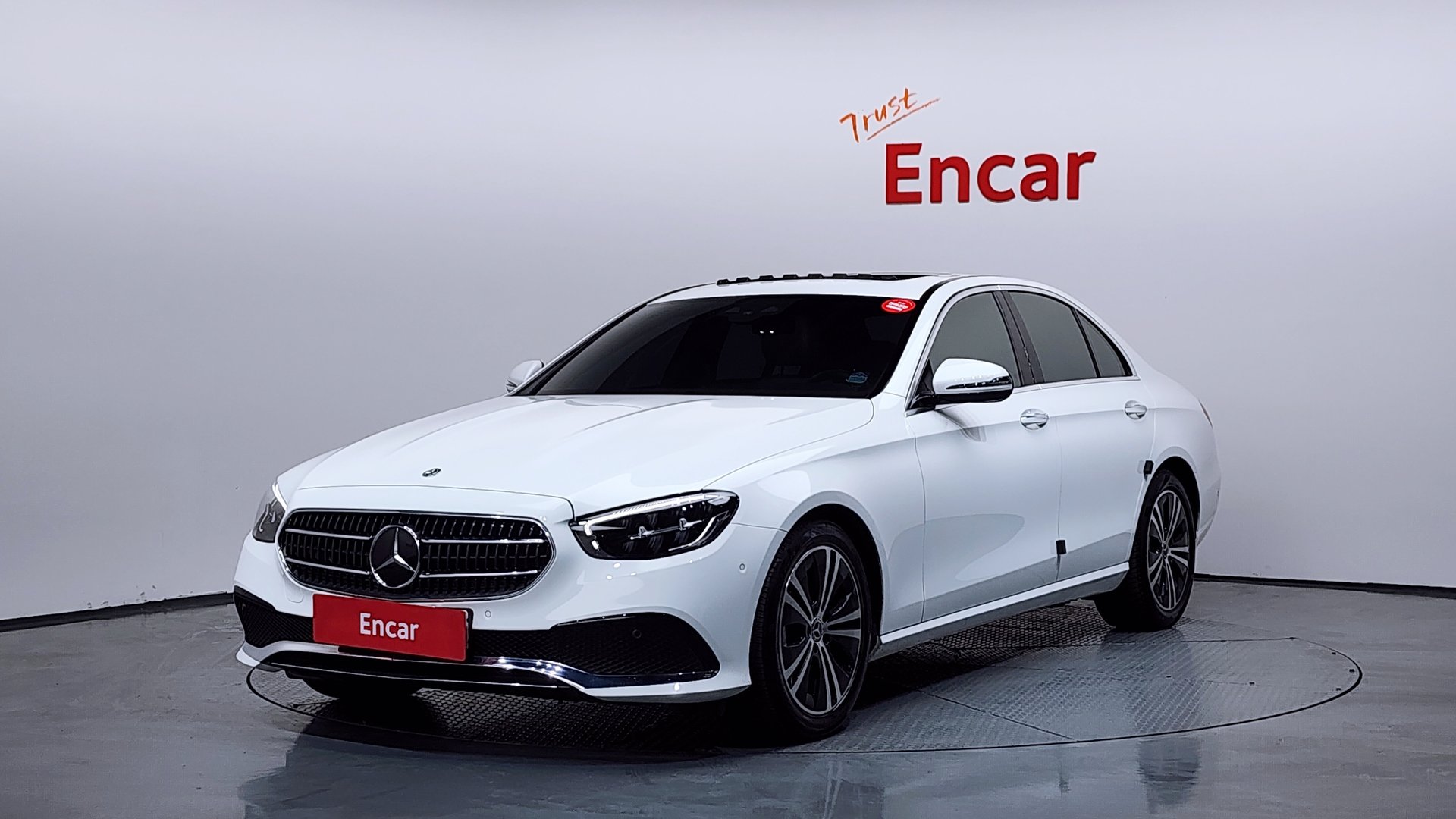 MERCEDES-BENZ E-CLASS - View 1