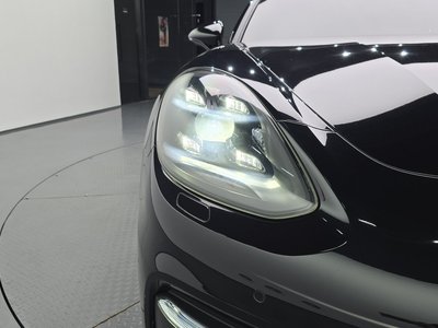 صورة 9 لـ 2019 Porsche PANAMERA