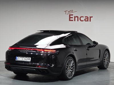 PORSCHE PANAMERA - 3