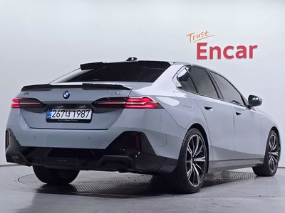 2025 BMW 5 SERIES 照片 3