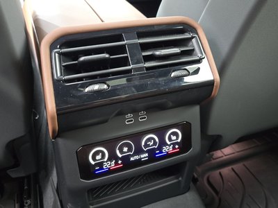 2025 BMW 5 SERIES — миниатюра 24