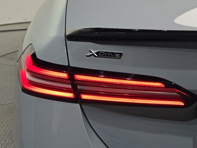 2025 BMW 5 SERIES 照片 10
