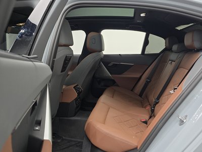 2025 BMW 5 SERIES — миниатюра 18