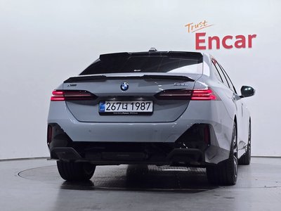 2025 BMW 5 SERIES 照片 4