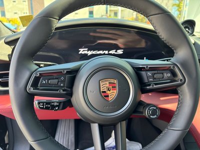 2025 Porsche TAYCAN 照片 3