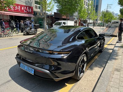 2025 Porsche TAYCAN 照片 1