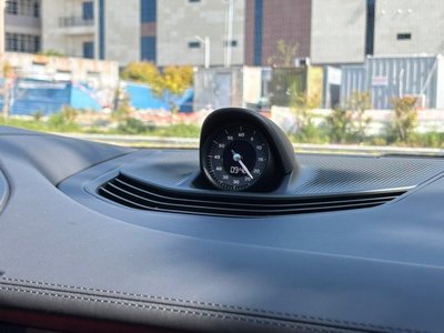 2025 Porsche TAYCAN 照片 2