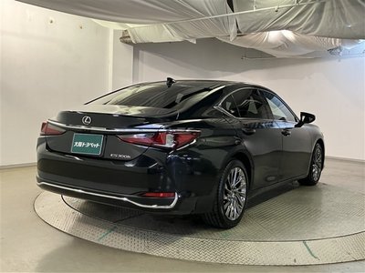 صورة 8 لـ 2025 Lexus ES