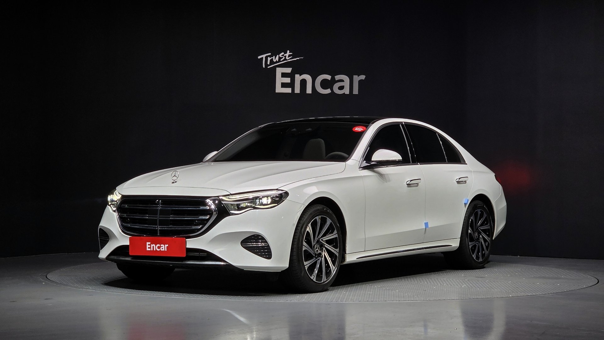 MERCEDES-BENZ E-CLASS - View 1