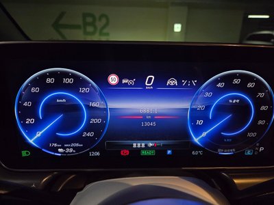 MERCEDES-BENZ EQE - 7