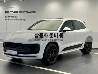 PORSCHE MACAN - 1