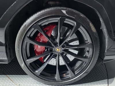 LAMBORGHINI URUS - 6