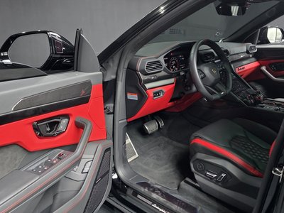 LAMBORGHINI URUS - 10
