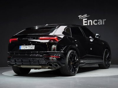 LAMBORGHINI URUS - 3