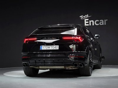 LAMBORGHINI URUS - 4