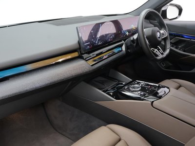 BMW 5 SERIES TOURING - 4