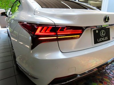 2023 Lexus LS — миниатюра 18