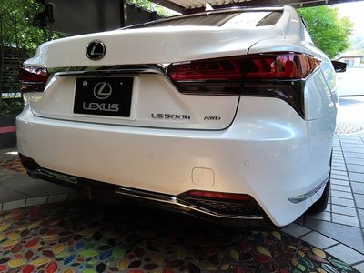 2023 Lexus LS — фото 2