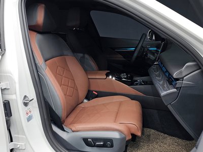 صورة مصغرة 17 لـ 2023 BMW 5 SERIES
