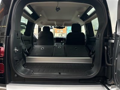 LAND ROVER DEFENDER - 7