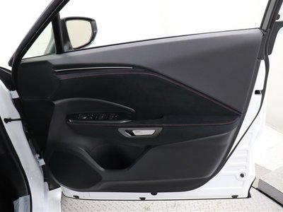 2025 Lexus LBX — миниатюра 38