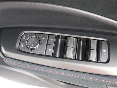 2025 Lexus LBX — миниатюра 39