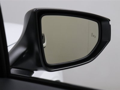 صورة 8 لـ 2025 Lexus LBX