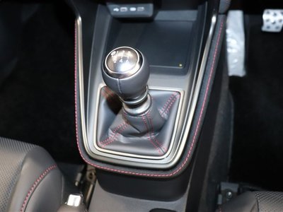 2025 Lexus LBX — миниатюра 33