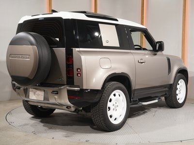LAND ROVER DEFENDER - 10