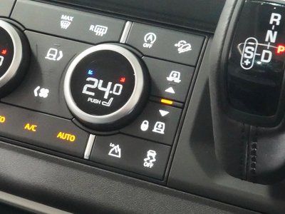 LAND ROVER DEFENDER - 3