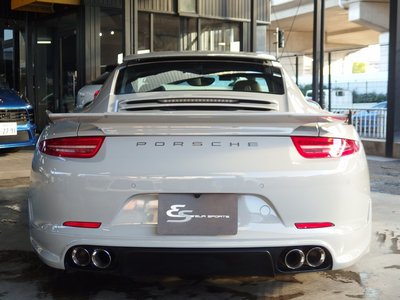 PORSCHE 911 - 9