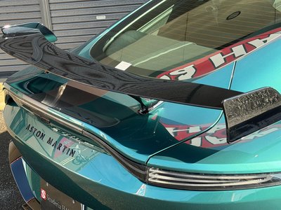 ASTON MARTIN VANTAGE - 8