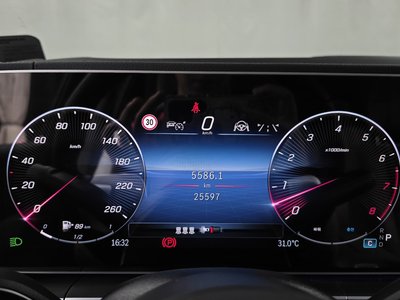 2025 Mercedes-BENZ GLE — миниатюра 11
