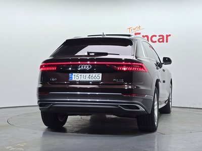 AUDI Q8 - 3
