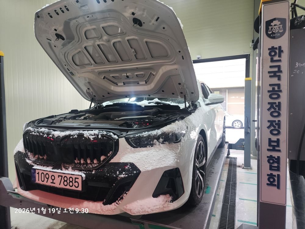 BMW 5 SERIES - View 1