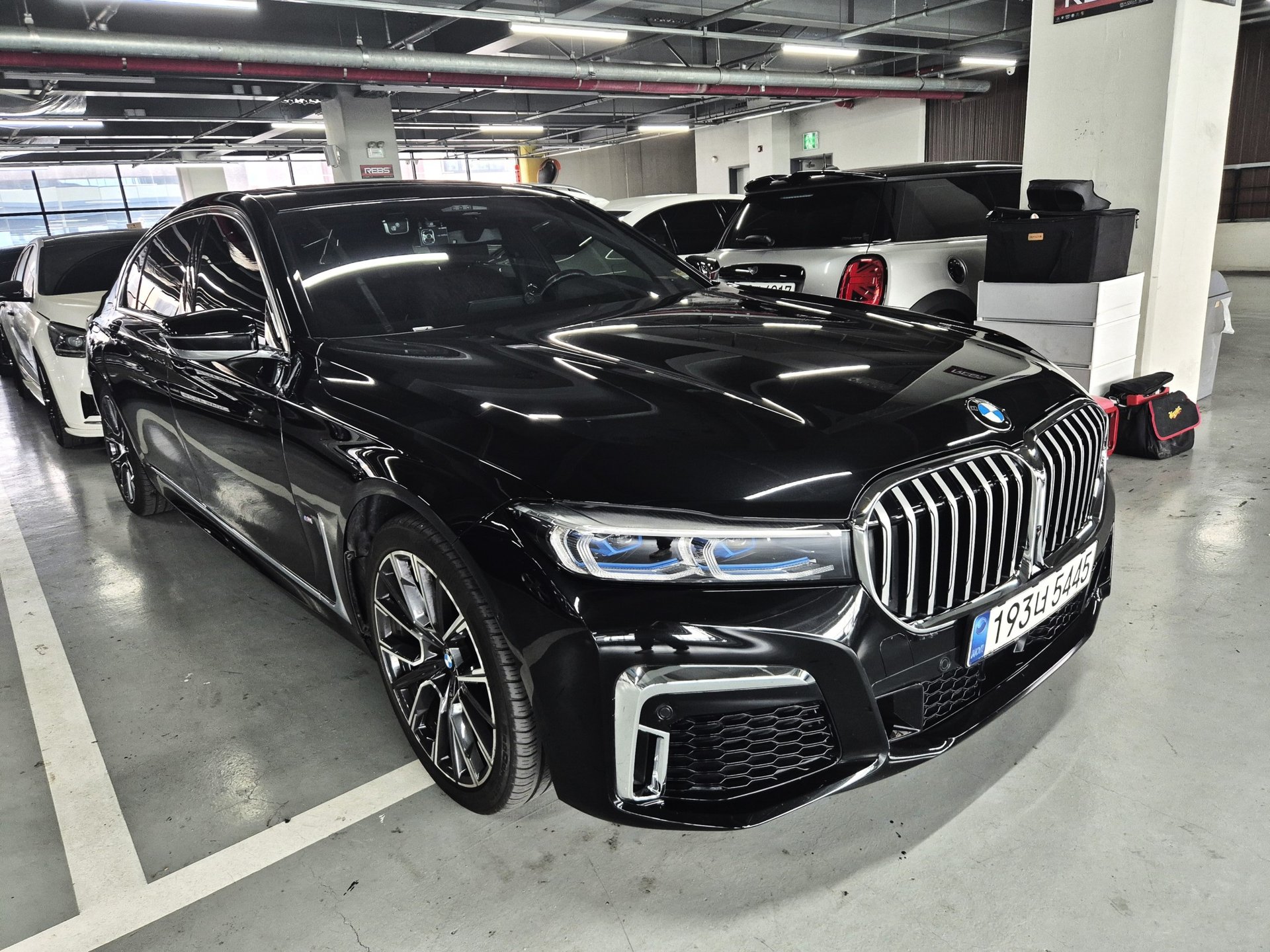 BMW 7 SERIES - View 1
