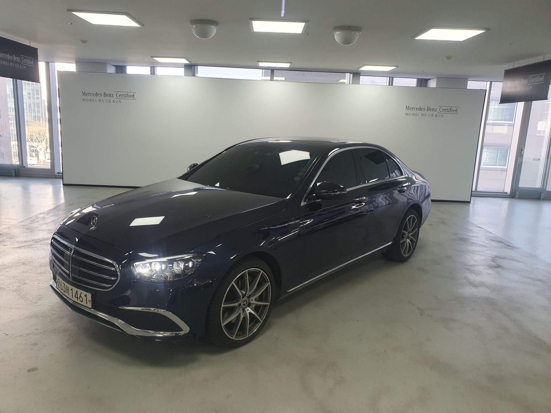 MERCEDES-BENZ E-CLASS - View 1