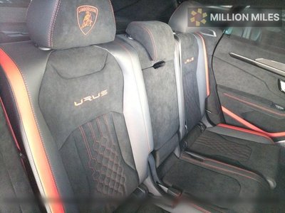 LAMBORGHINI URUS - 6