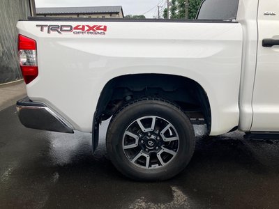 TOYOTA TUNDRA - 10