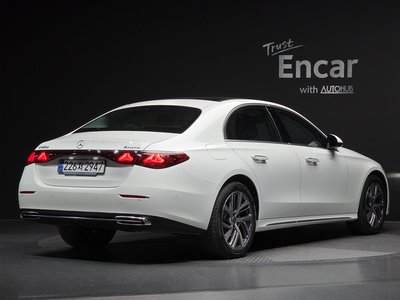 MERCEDES-BENZ E-CLASS - 4