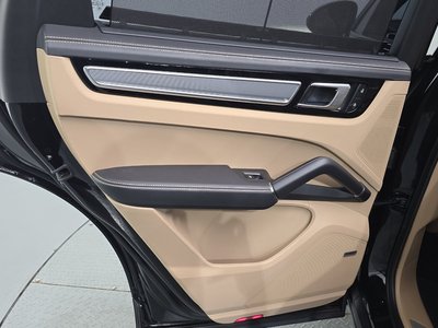 صورة مصغرة 15 لـ 2023 Porsche CAYENNE